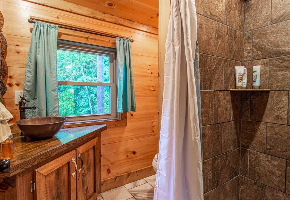 Heady Mtn: Cashiers Oasis, 8 Acres, Hot Tub, Trail Villa Exterior photo